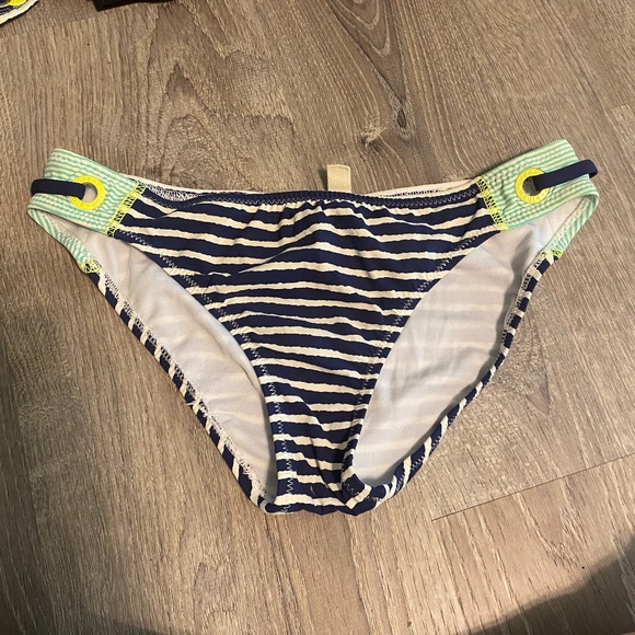 Bathing Suit set - Picture 2 of 6